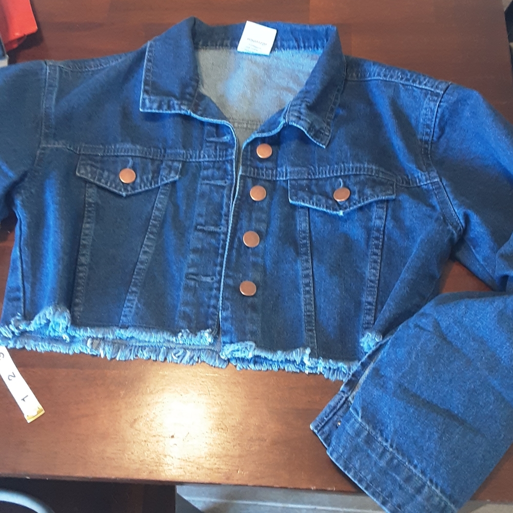 Crop denim jacket dark wash. Tag lrg but fits med.